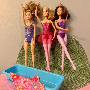BARBIE™ Mattel, 3 DOLLS, LIKE NEW! 2xBallerinas, 1xBathingSuit, w/Tub+Towel